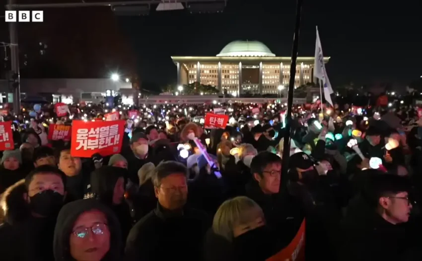 Light sticks have become prominent symbols in protests, reflecting youth creativity and a blend of activism and pop culture. Their use has sparked increased demand on e-commerce and secondhand platforms, driving unique market trends.